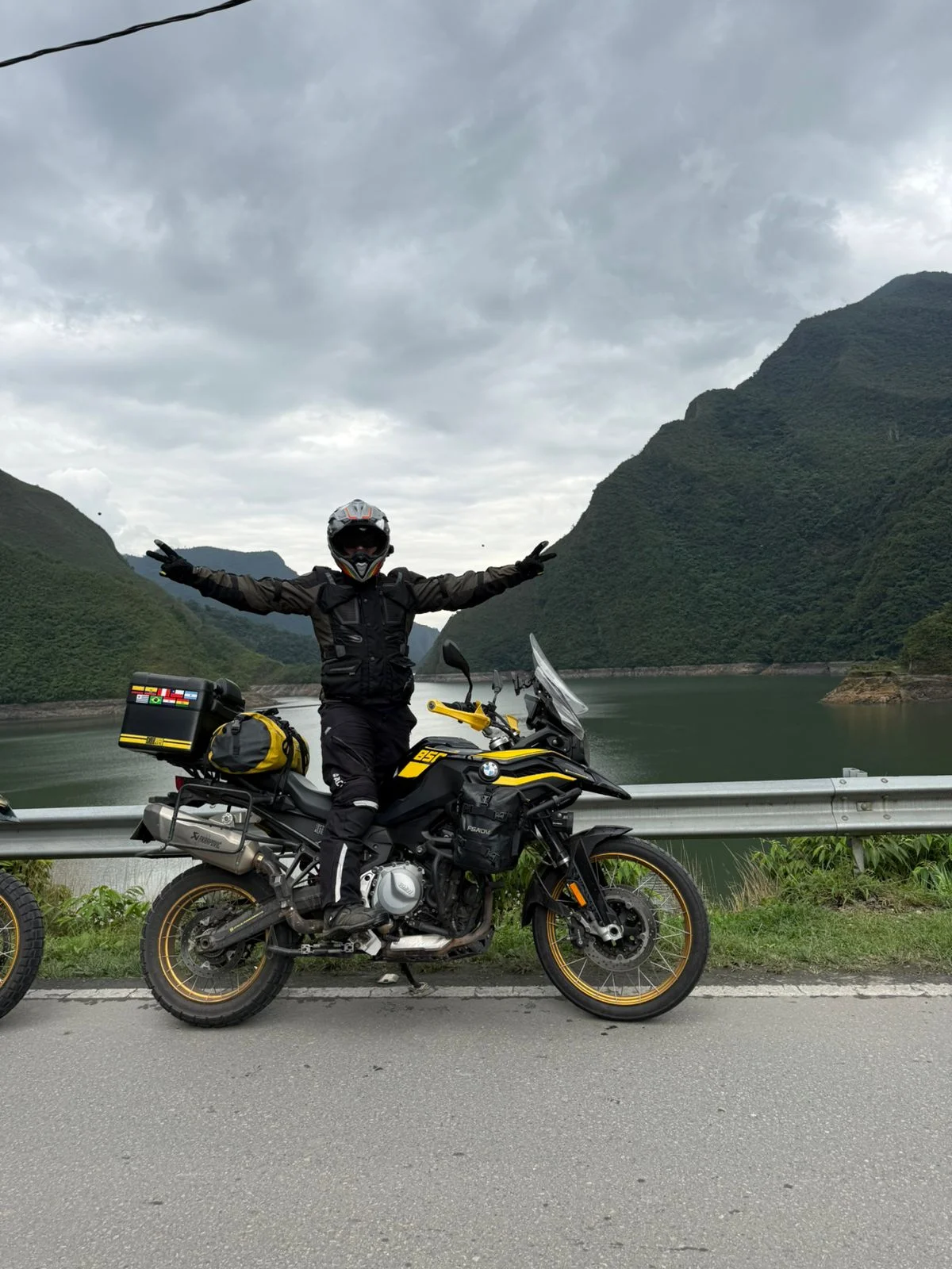Lee más sobre el artículo Alejo Va en Moto: kilómetros de aventura hasta el fin del mundo