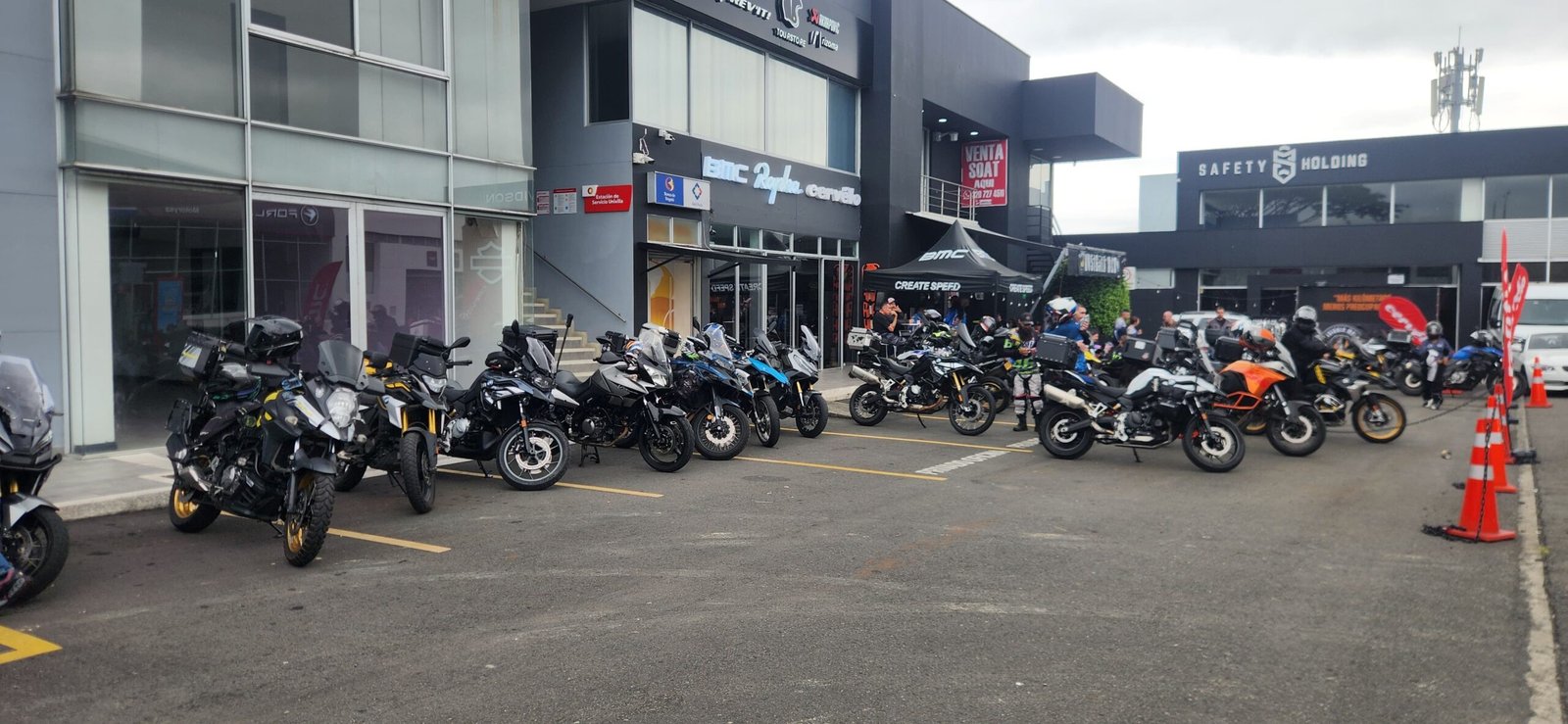 En este momento estás viendo Insignia Moto Café reunió a 51 riders del Eje Cafetero en rodada hacia la Hacienda El Paraíso
